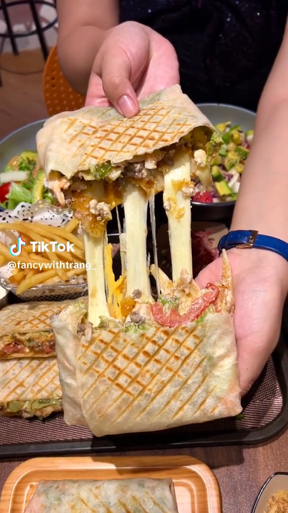 Bánh tacos Pháp hấp dẫn cỡ nào mà giới trẻ sẵn sàng chờ cả tiếng để thưởng thức?