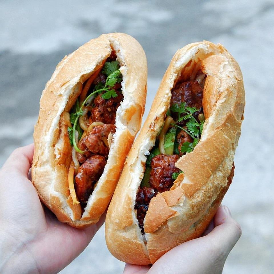 Top 15 địa chỉ bán bánh mì Hà Nội ngon khó cưỡng