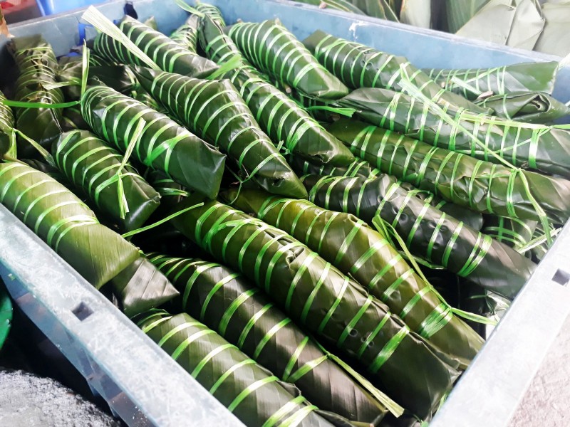 Về Văn Giang thưởng thức đặc sản bánh răng bừa