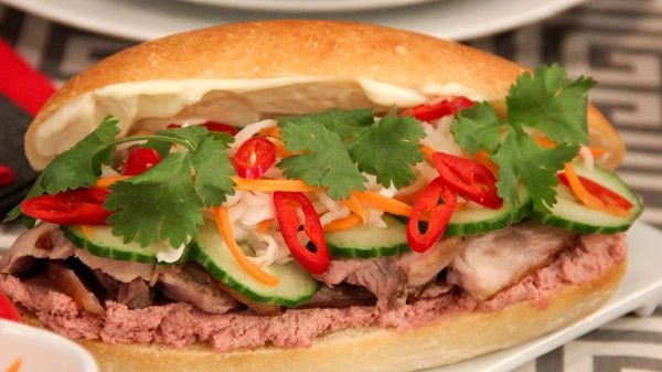 CÁCH LÀM BÁNH MÌ PATE NGON CHO BỮA SÁNG TẠI NHÀ | Le Chef